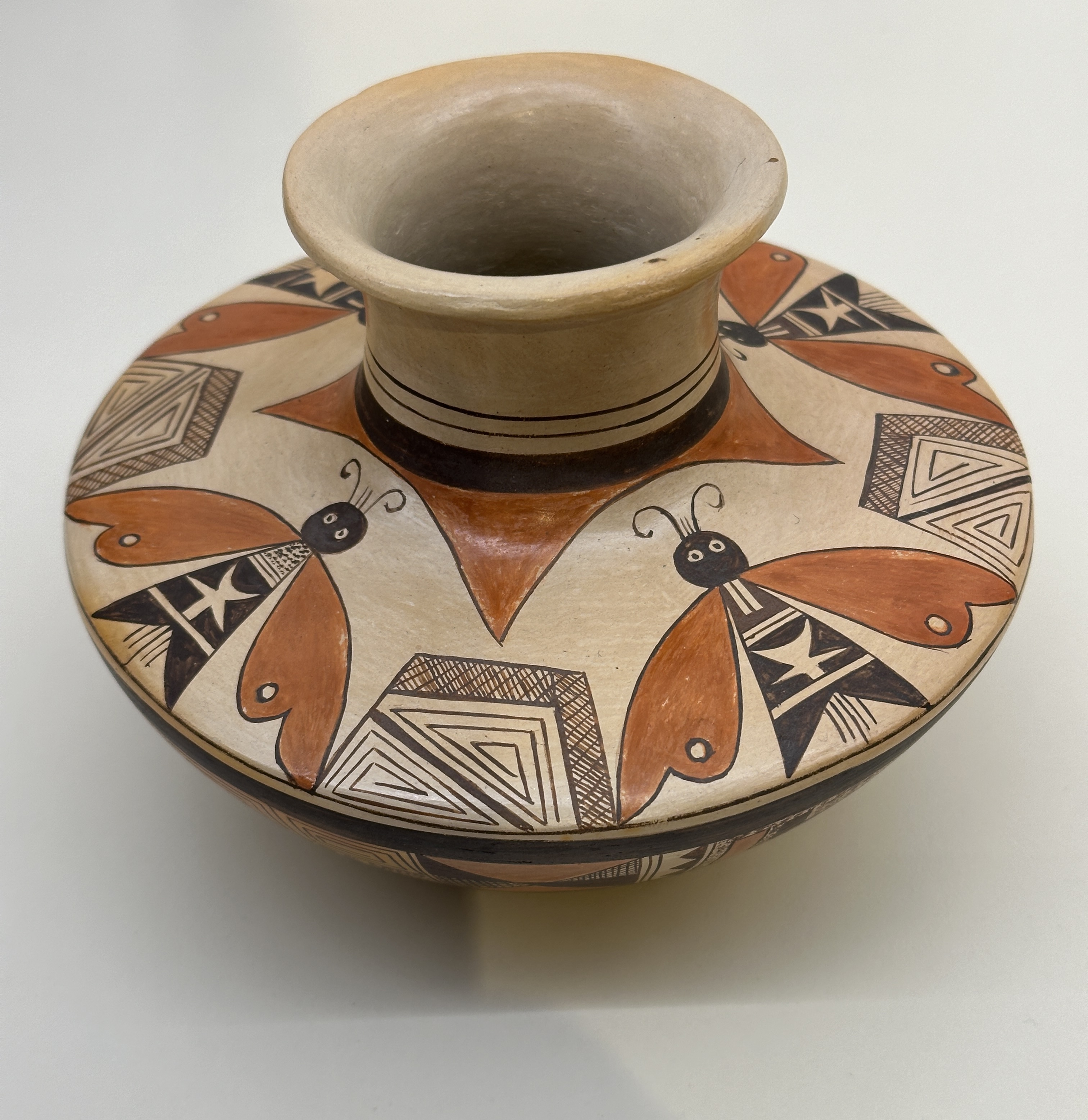 A photo of pottery